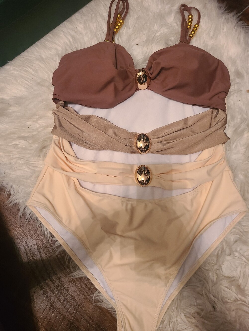 Ruched Cutout Color Block Swimsuit - Picture 3 of 4